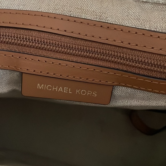 Michael kors purse - Picture 7 of 7